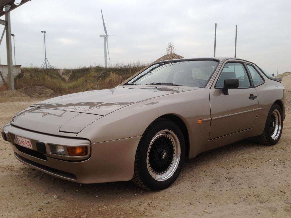 Porsche 944